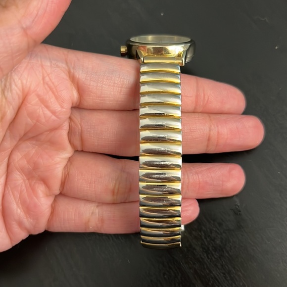 Ladies Gold Timex watch (Indiglo WR 30M) USED - Picture 2 of 2